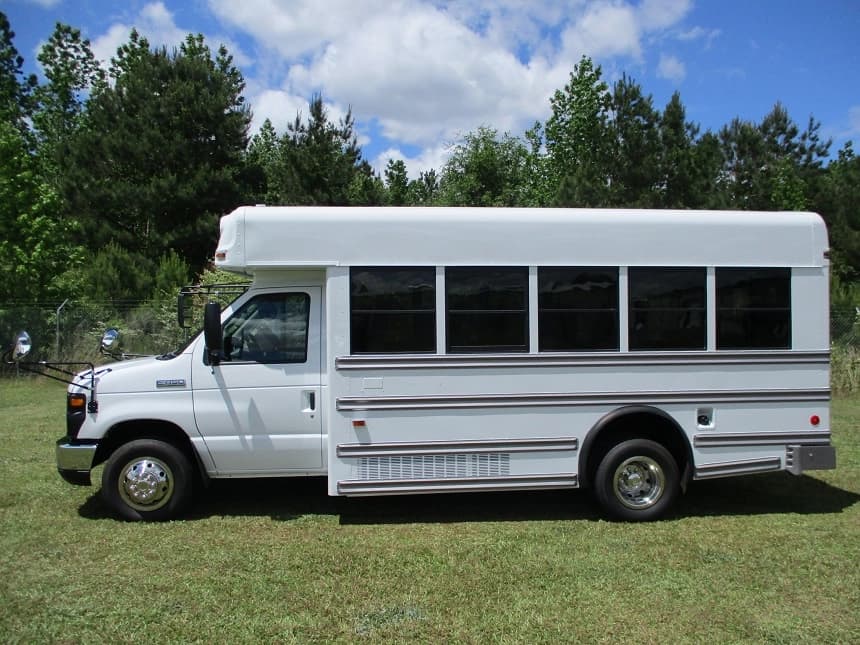 2008 Collins Ford E450 Cutaway - Image 3