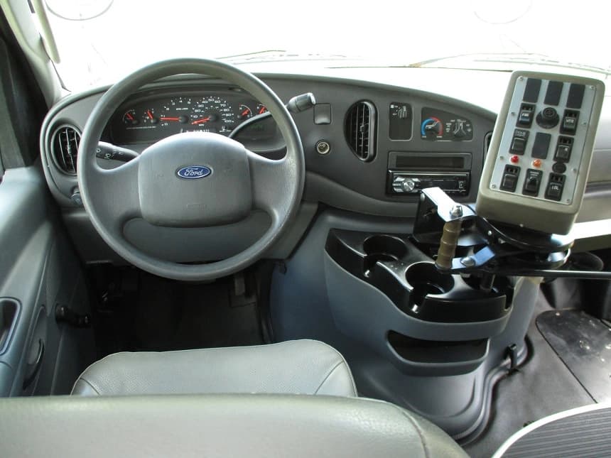 2008 Collins Ford E450 Cutaway - Image 9