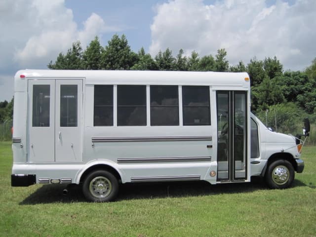 2006 Girardin Ford E450 Cutaway - Image 2