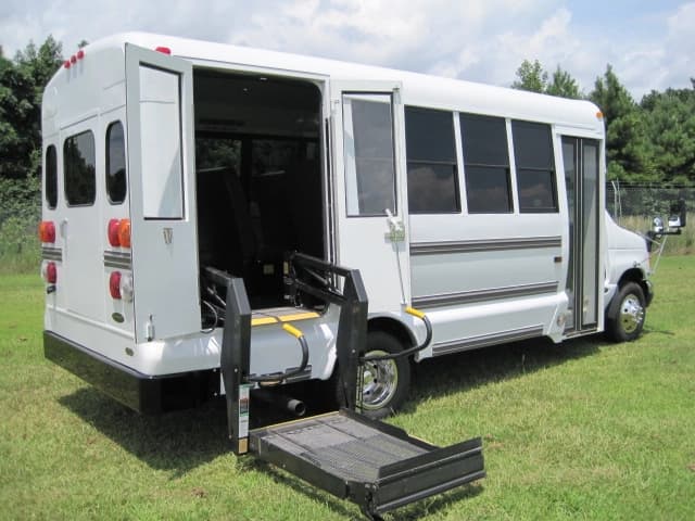 2006 Girardin Ford E450 Cutaway - Image 12