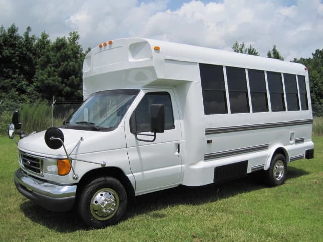 2006 Girardin Ford E450 Cutaway - Image 1