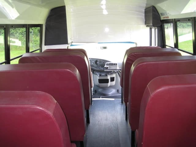 2006 Girardin Ford E450 Cutaway - Image 8
