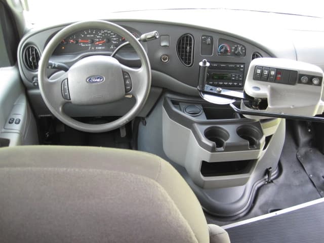 2006 Girardin Ford E450 Cutaway - Image 9