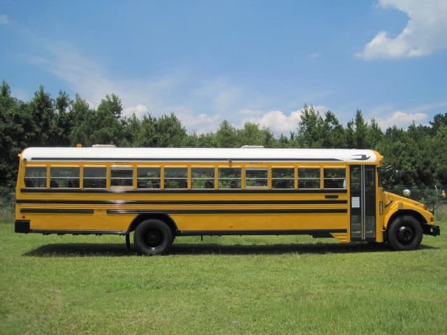2004 Bluebird Vision School Bus - Image 2