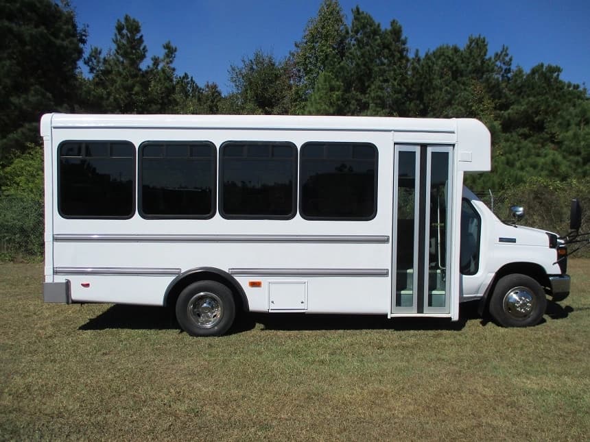2014 Goshen Coach Ford E450 Cutaway - Image 2