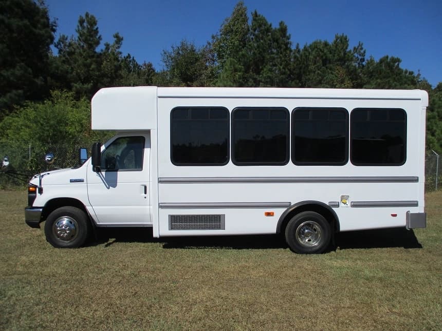 2014 Goshen Coach Ford E450 Cutaway - Image 3
