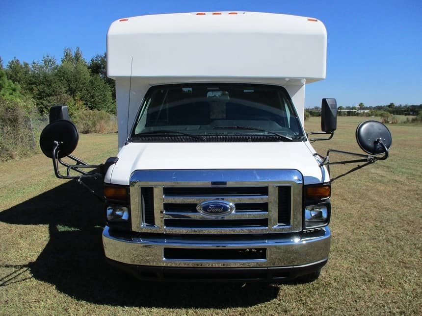 2014 Goshen Coach Ford E450 Cutaway - Image 4