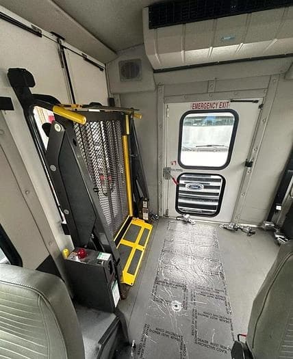 2017 Ford Transit Shuttle Bus - Image 18