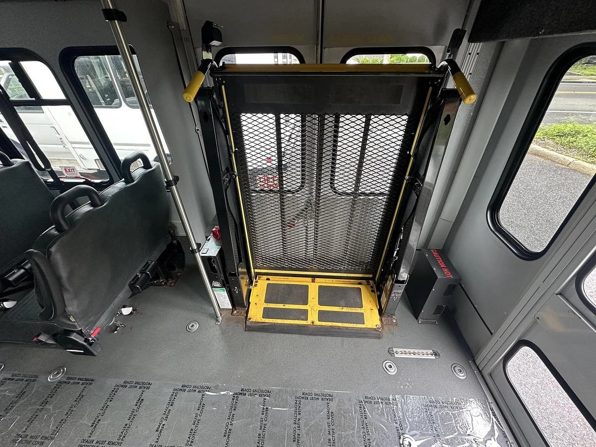Fleet of 5 Units 2017 Ford E-450 Cutaway - Image 3