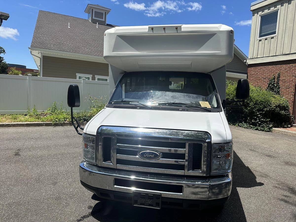 Fleet of 5 Units 2017 Ford E-450 Cutaway - Image 10