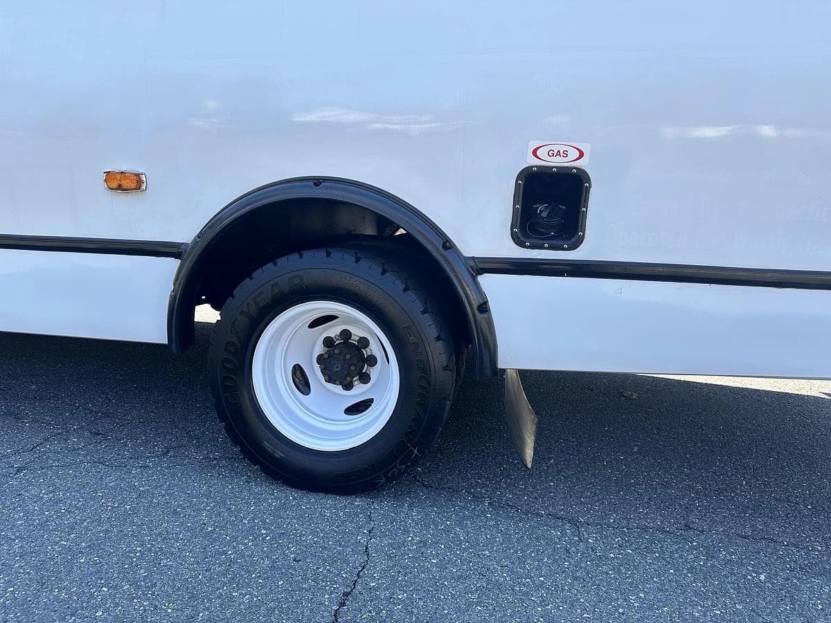 Fleet of 5 Units 2017 Ford E-450 Cutaway - Image 5