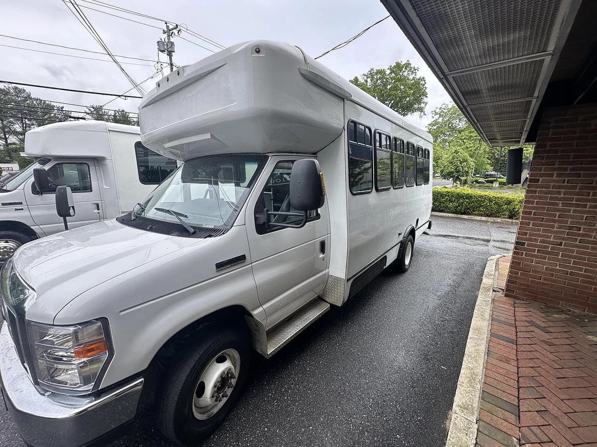 Fleet of 5 Units 2017 Ford E-450 Cutaway - Image 21