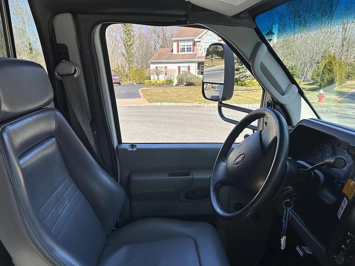 Fleet of 5 Units 2017 Ford E-450 Cutaway - Image 23