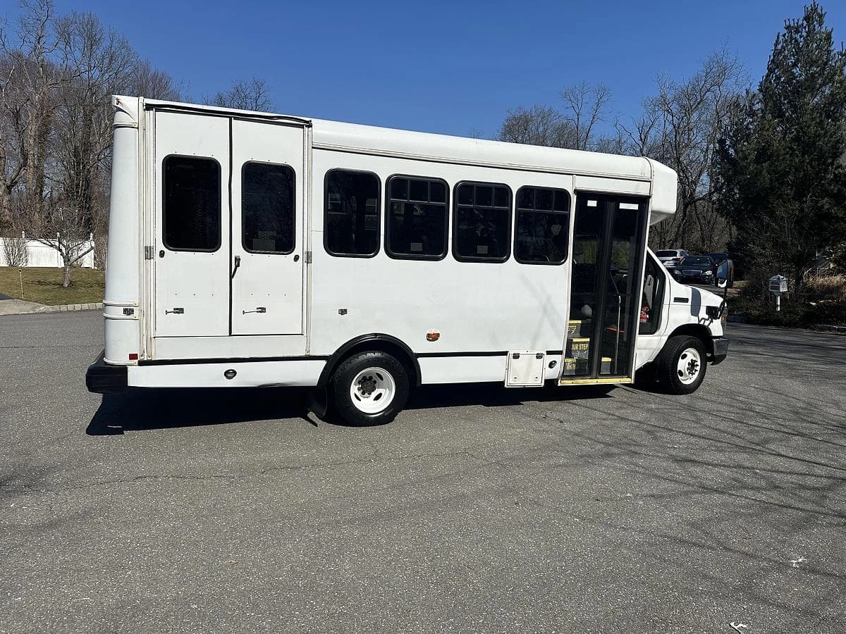 Fleet of 5 Units 2017 Ford E-450 Cutaway - Image 27