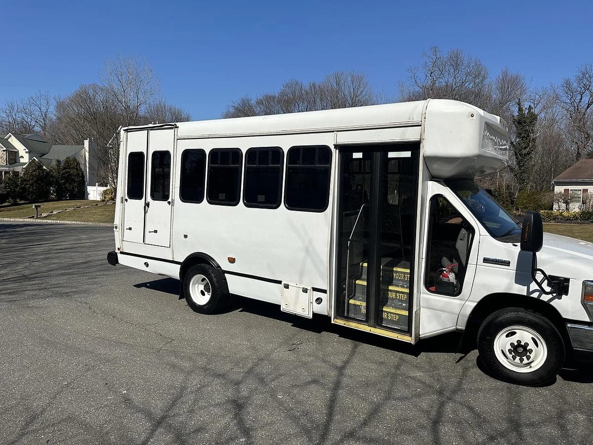 Fleet of 5 Units 2017 Ford E-450 Cutaway - Image 6