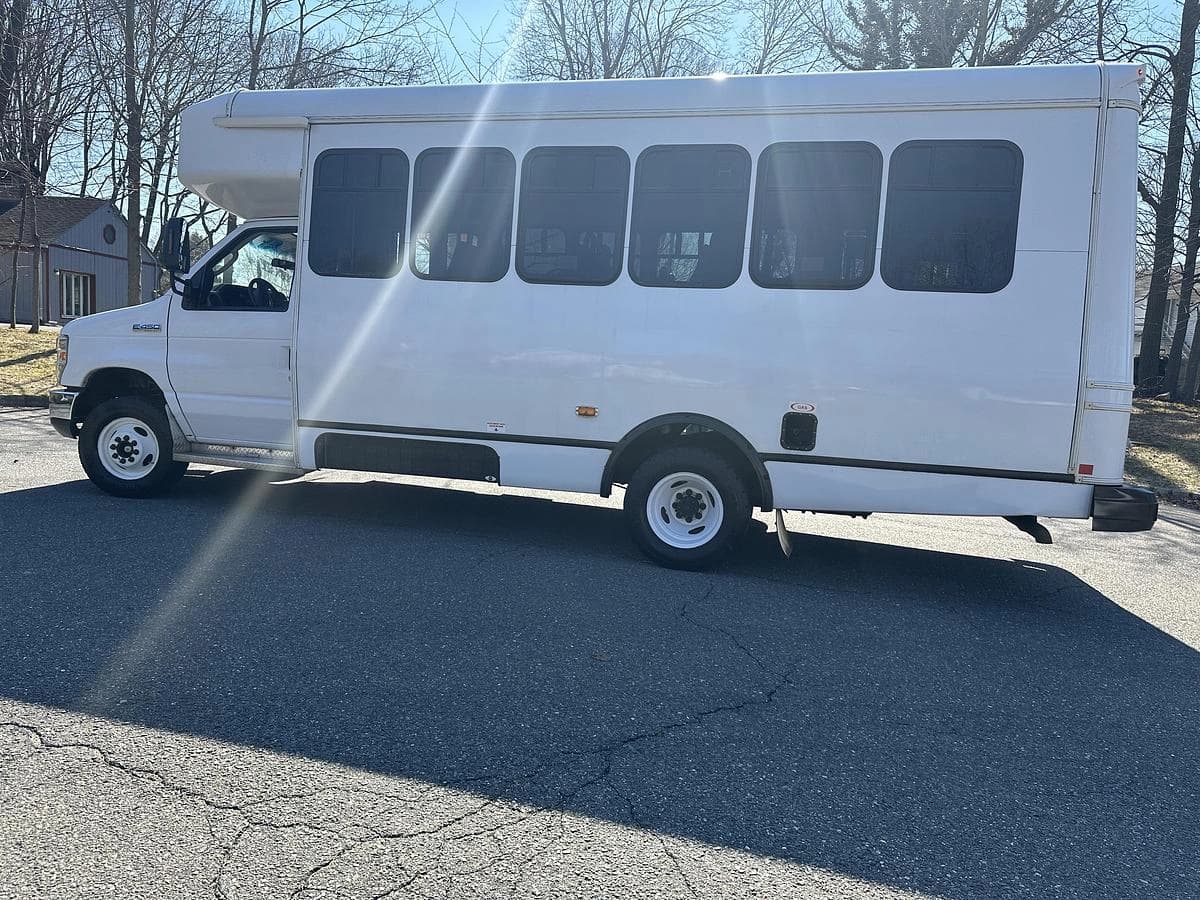 Fleet of 5 Units 2017 Ford E-450 Cutaway - Image 38