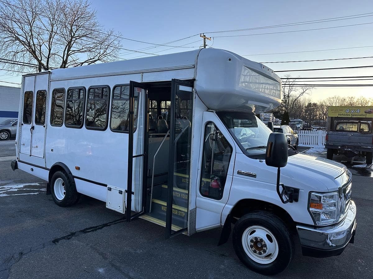 Fleet of 5 Units 2017 Ford E-450 Cutaway - Image 39