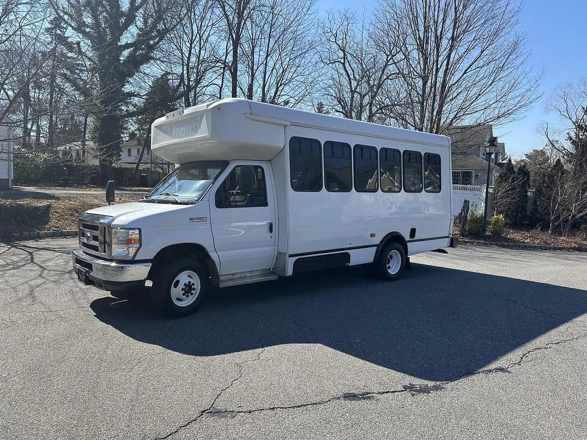 Fleet of 5 Units 2017 Ford E-450 Cutaway - Image 1