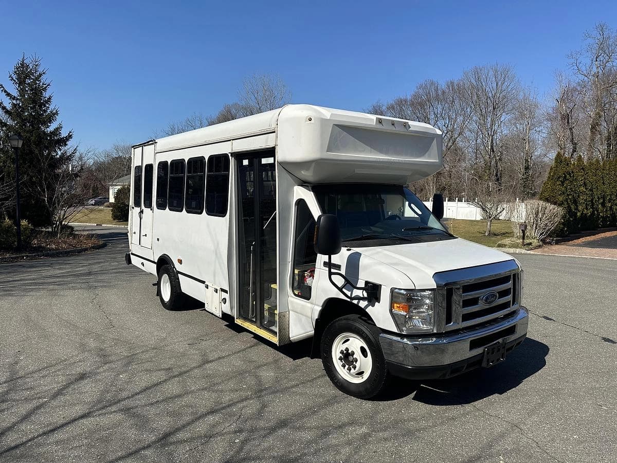 Fleet of 5 Units 2017 Ford E-450 Cutaway - Image 4