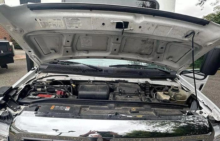 2021 Ford E-350 Cutaway - Image 12