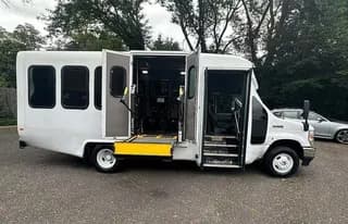 2021 Ford E-350 bus