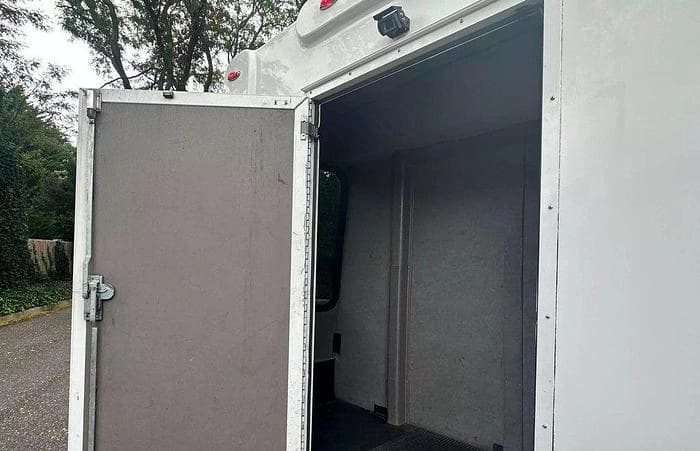 2021 Ford E-350 Cutaway - Image 6