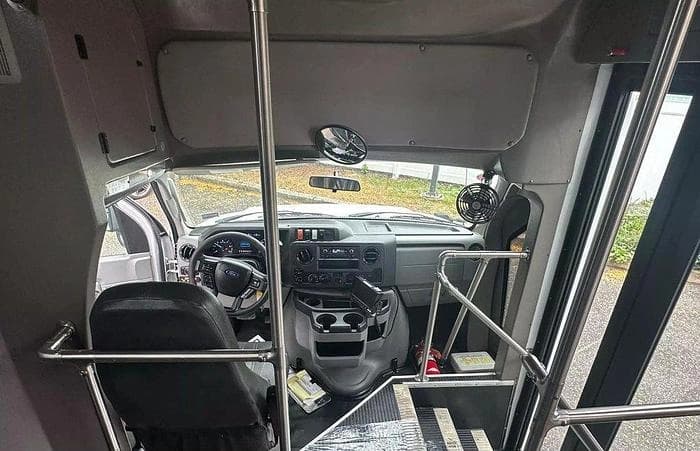 2021 Ford E-350 Cutaway - Image 37