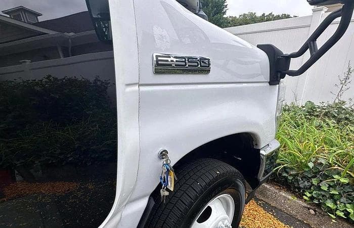 2021 Ford E-350 Cutaway - Image 8