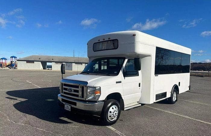 2016 Ford E450 Cutaway Shuttle Bus - Image 2