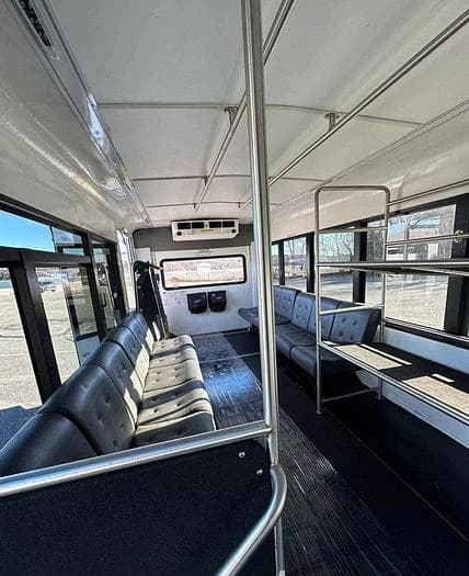 2016 Ford E450 Cutaway Shuttle Bus - Image 5