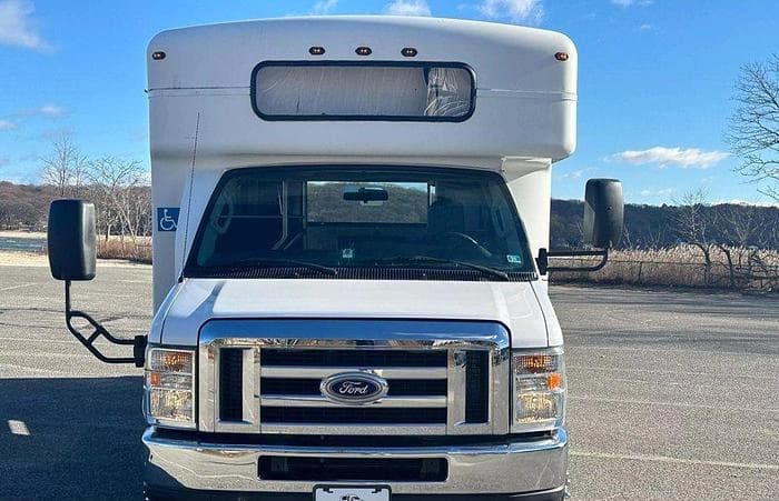 2016 Ford E450 Cutaway Shuttle Bus - Image 7