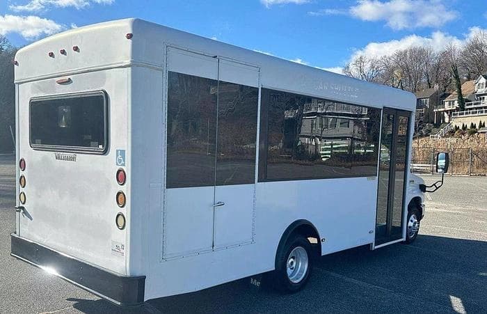 2016 Ford E450 Cutaway Shuttle Bus - Image 3