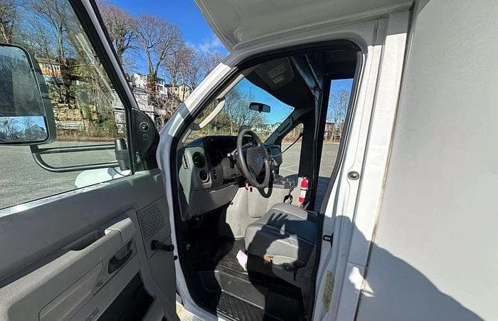 2016 Ford E450 Cutaway Shuttle Bus - Image 30