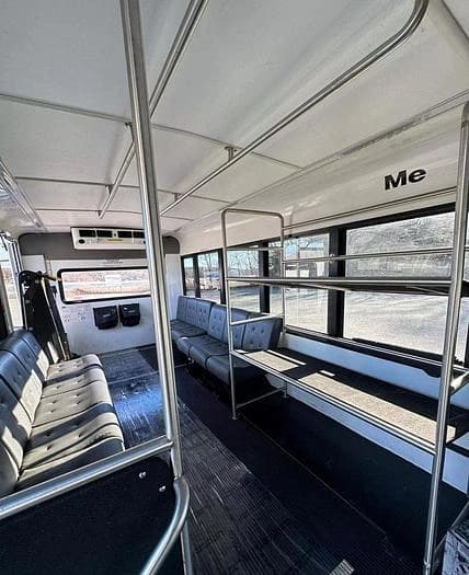 2016 Ford E450 Cutaway Shuttle Bus - Image 34