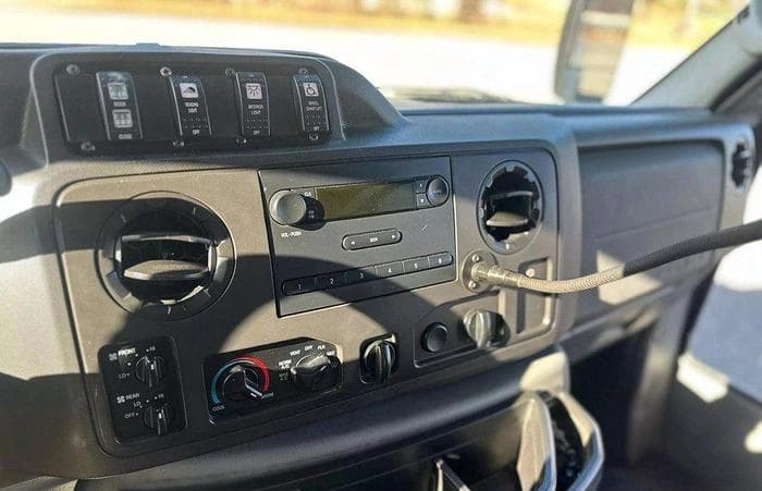 2016 Ford E450 Cutaway Shuttle Bus - Image 9