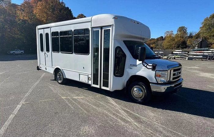 2016 Ford E-350 Cutaway - Image 5