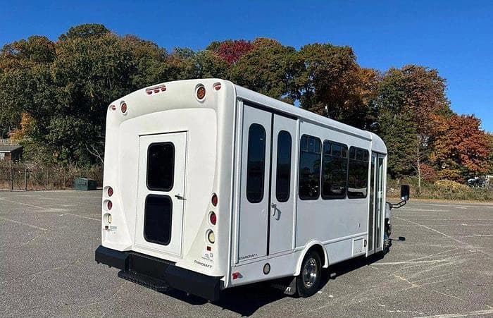 2016 Ford E-350 Cutaway - Image 7
