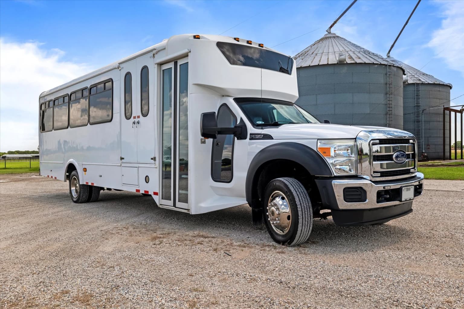 2016 Ford F-550 Glaval - Image 2