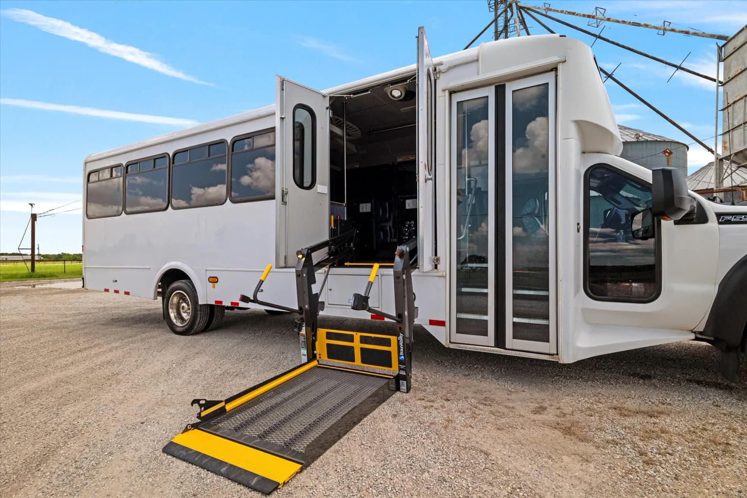 2016 Ford F-550 Glaval - Image 8