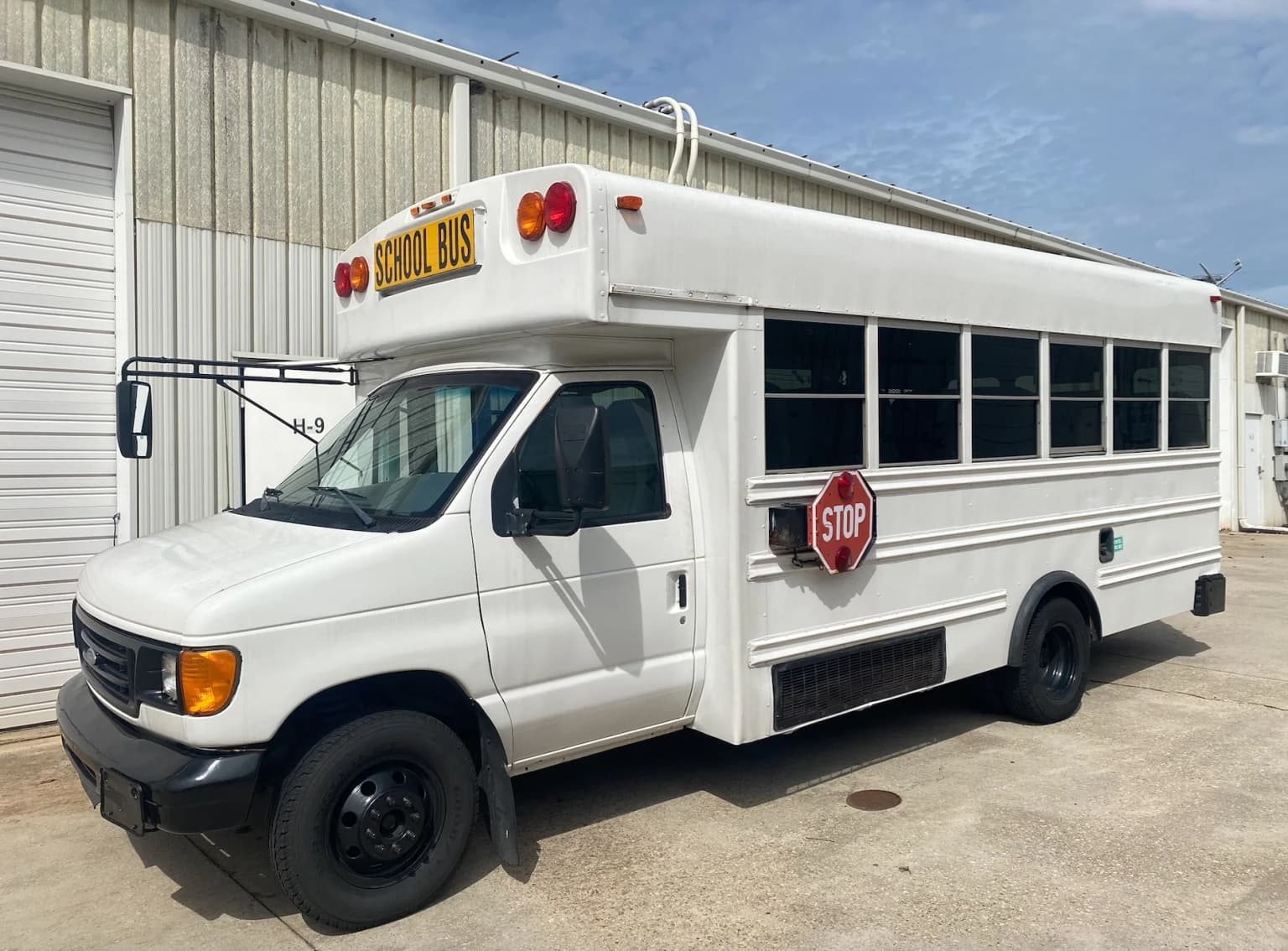 e-450 Super Duty #25068 - Image 1
