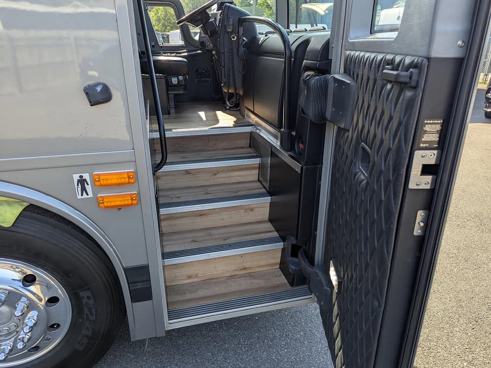 2019 Prevost X3-45 Motor Coach - Image 6