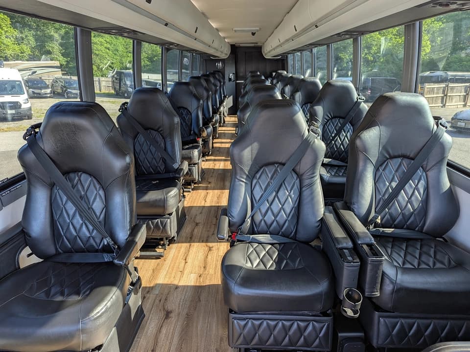 2019 Prevost X3-45 Motor Coach - Image 7