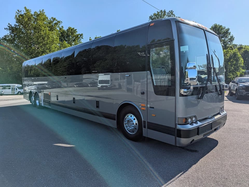 2019 Prevost X3-45 Motor Coach - Image 4