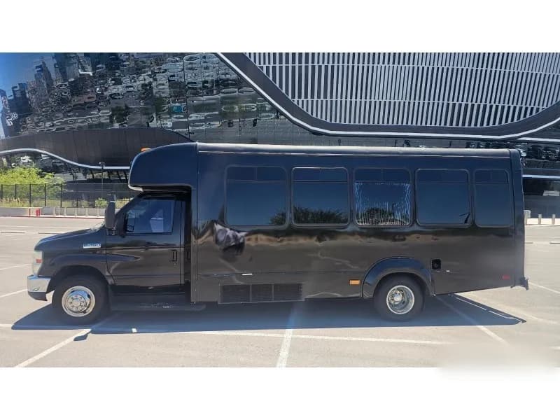 2010 Ford E-450 Limo Bus - Image 2