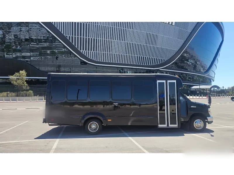 2010 Ford E-450 Limo Bus - Image 4