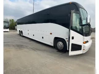 2011 Motor Coach Industries J4500 bus