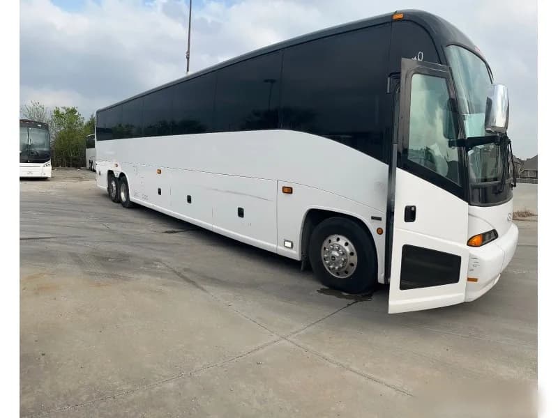 2011 MCI J4500 Motor Coach - Image 1