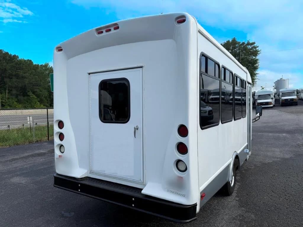 2016 StarTrans Senator Shuttle Bus - Image 3