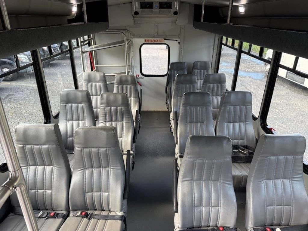 2016 StarTrans Senator Shuttle Bus - Image 4