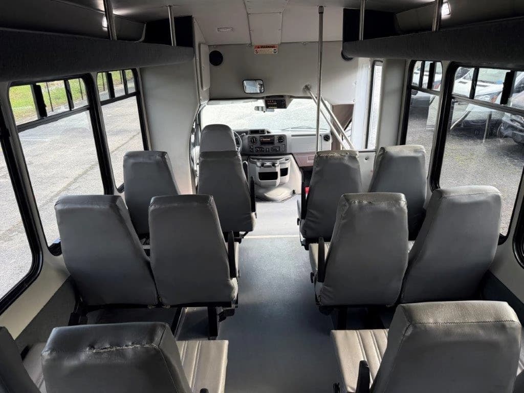 2016 StarTrans Senator Shuttle Bus - Image 5